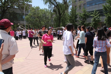 女子2分钟集体跳绳并列第一名—第四党总支