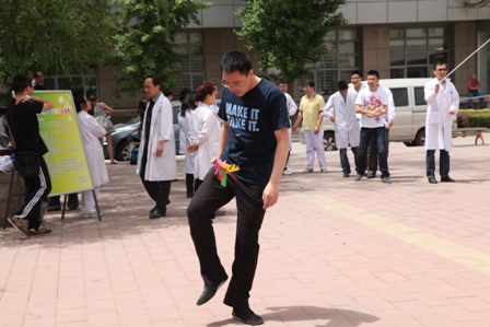 男子乙组一分钟踢毽儿第一名-任建松