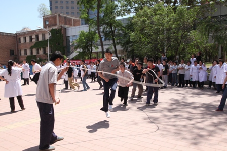 男子2分钟集体跳绳第一名-第五党总支